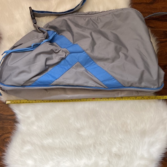 EUC Nevada gym bag - Picture 9 of 11